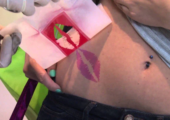 Kissing Lips Stencil For Tattoo Spray - Image 2