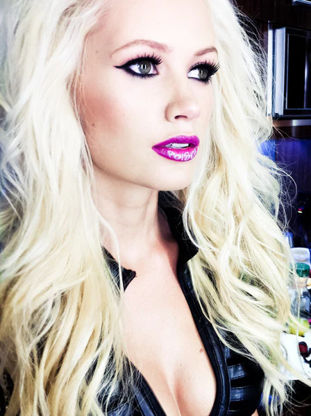 Pink Poison Violent Lips - Image 2